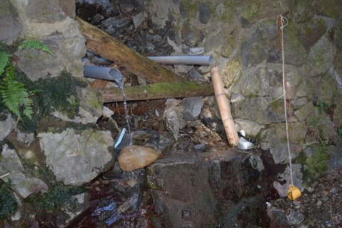 小仏峠 水場 ブログ用