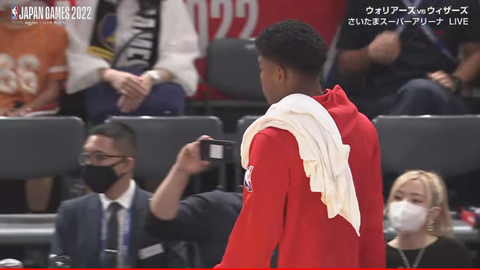 世界のひぃちゃんVIP席でNBA観戦中