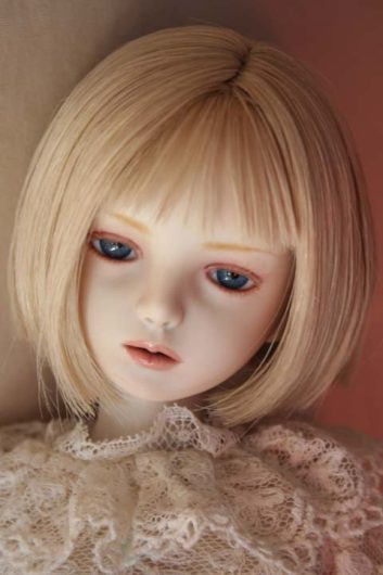 【人形系】鏡の中から人形が出てきて、すぐに戻って行った事がある