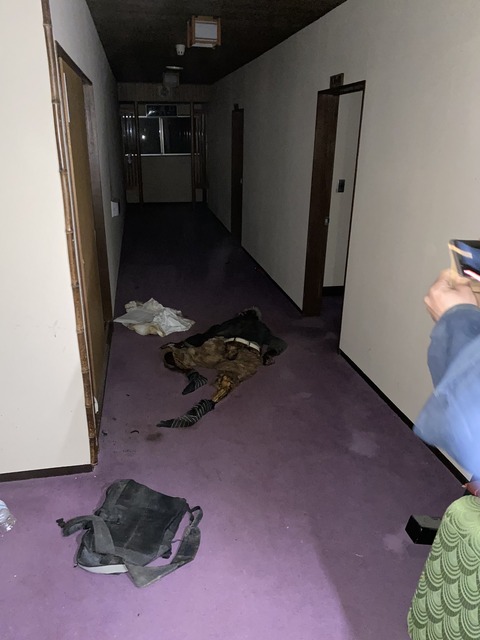 【心霊写真系】心霊スポットに勝手に入ったら死体があったってことか？