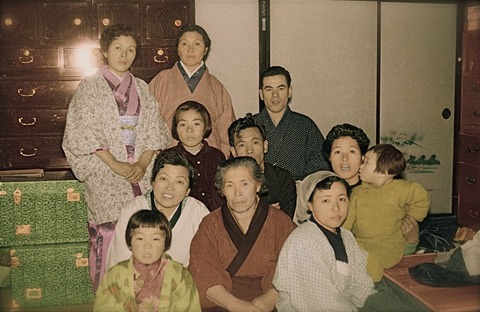 1200px-Hosokawa_family_1957