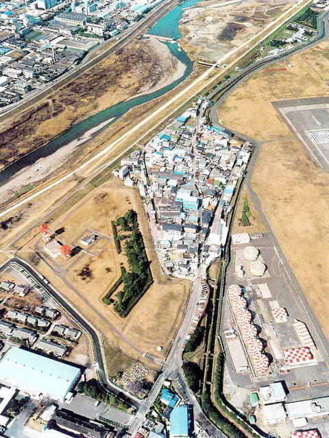 【都市伝説系】「この先日本国憲法は通じません」のみたいな閉鎖的集落は実在するの？
