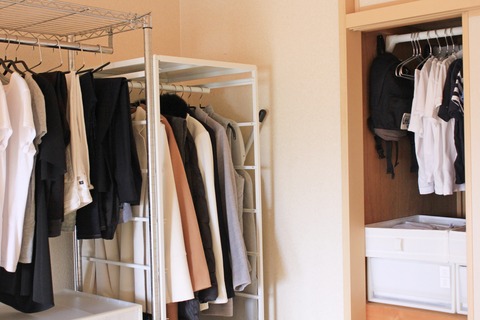 スキマ収納】に最適～♪IKEAのシェルフでつくる、クローゼット収納