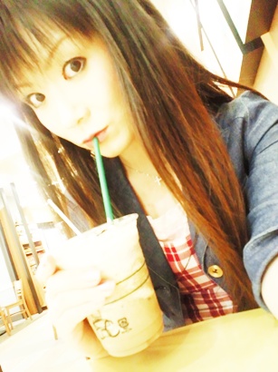 スタバで待ち中