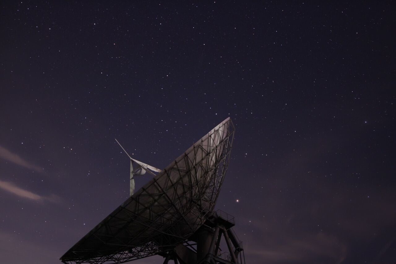 暗闇で光る】カナダ天文学 宇宙 パラボラアンテナ 銀貨 蓄光 ディープ