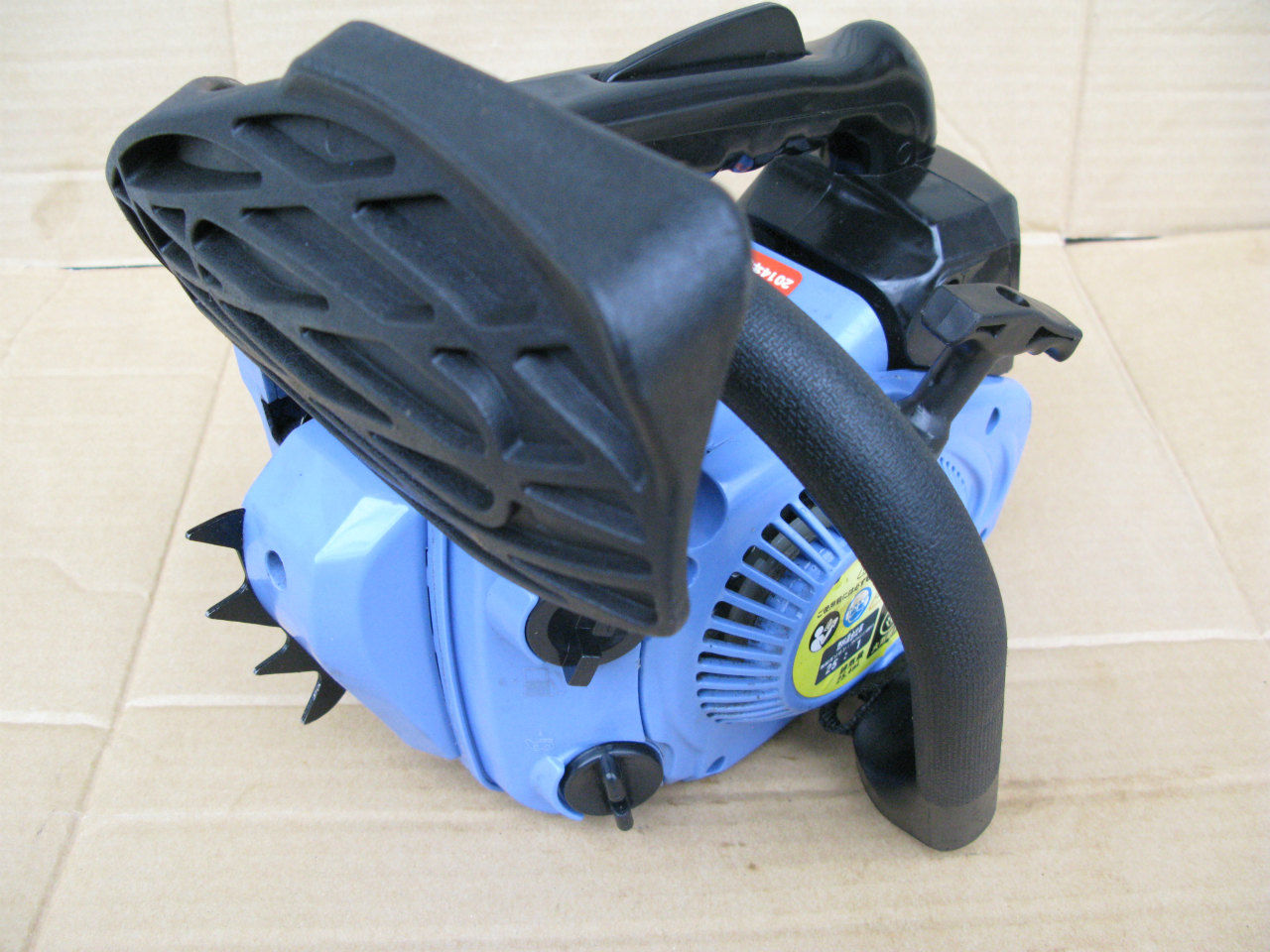 修繕作業中 チェーンソー ナカトミ Gcs 355 ジンセイを楽しもう