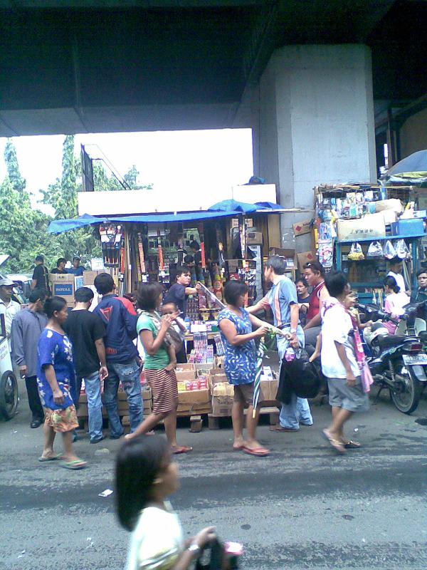 花火を買いに インドネシアの新聞ねた ぶりた いんどねしあ