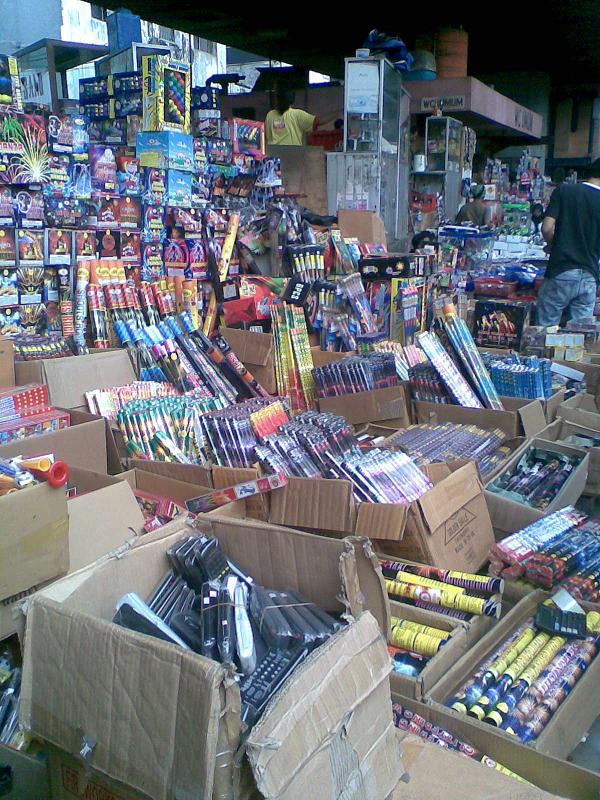 花火を買いに インドネシアの新聞ねた ぶりた いんどねしあ