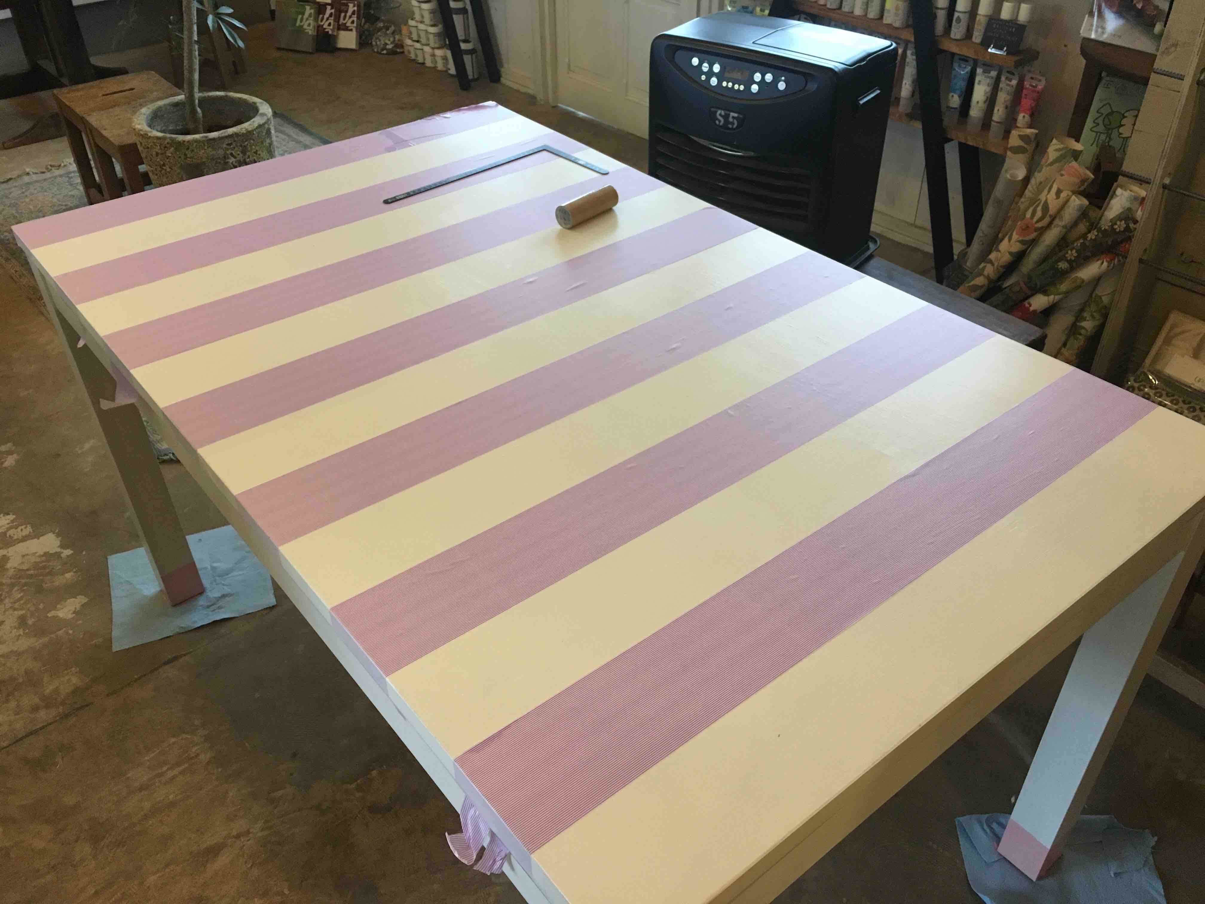 Ikeaのダイニングテーブルをポップにリメイク Diyで作る こどもと過ごすおうち時間