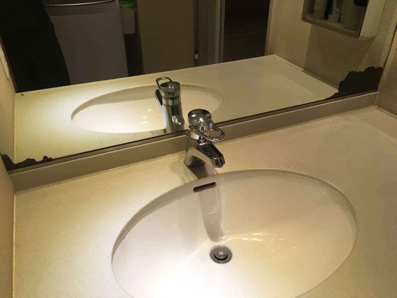 洗面所の鏡のシケ 腐食 の化粧直しをタイル状シールmirror Redecorationでしました 菅太郎のblog 洗面所の鏡のシケ 腐食 の化粧直しをタイル状シールmirror Redecorationでしました 菅太郎のblog