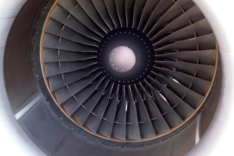 なぜビクター・グルーエンはショッピングモールを作ったことを後悔したのでしょうか?