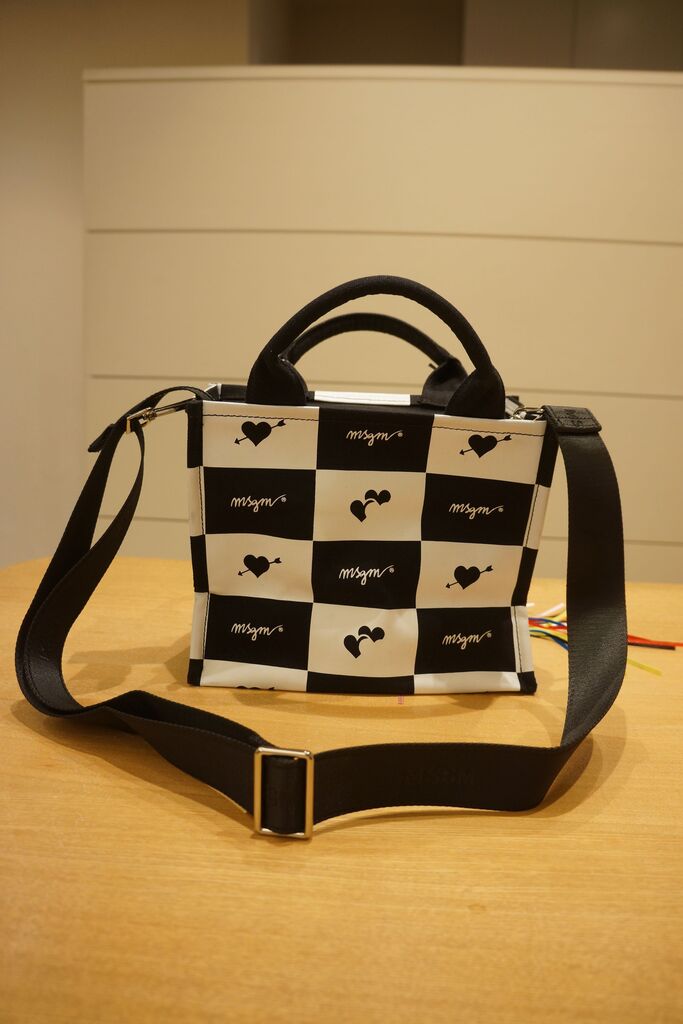 【美品】MSGM 総柄　ロゴ　2way ミニ　ショルダー　ハンド　バッグ 美品】MSGM 総柄 ロゴ 2way ミニ ショルダー ハンド バッグ