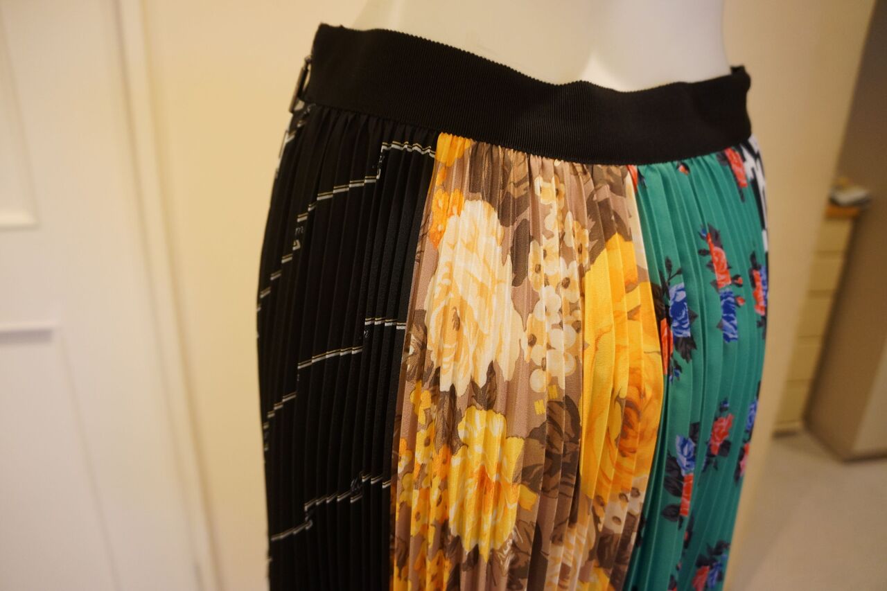MSGM（エムエスジーエム）ミックスプリントプリーツスカート 38サイズ　総柄 MSGM（エムエスジーエム）ミックスプリントプリーツスカート