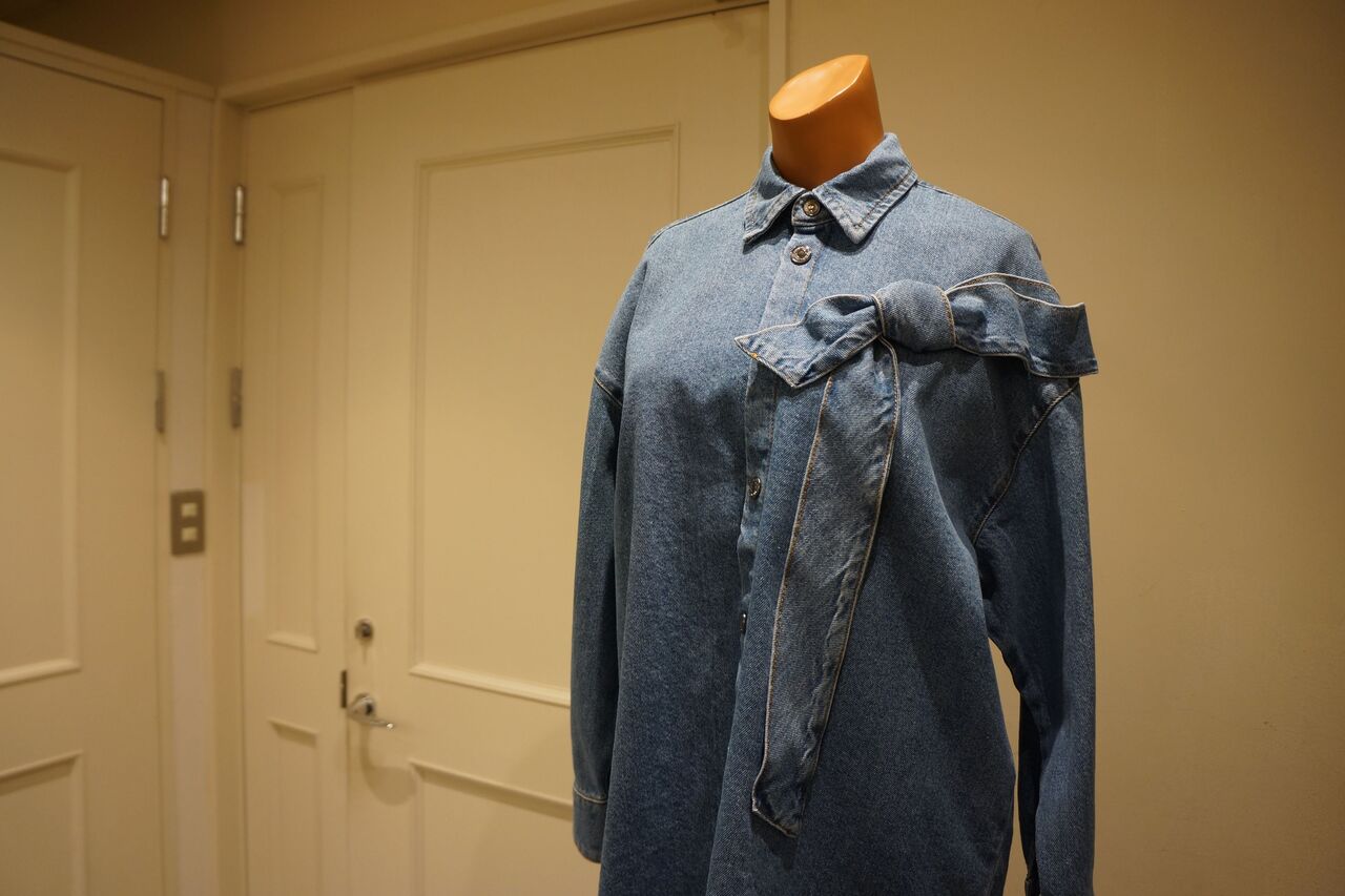 MSGM（エムエスジーエム）リボン付きデニムシャツ : mode shop sugino