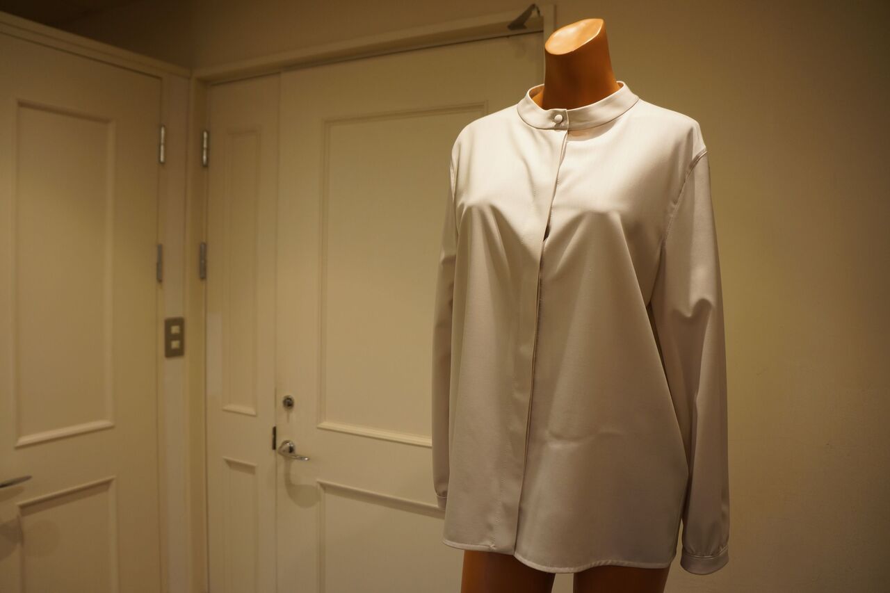 HERNO（ヘルノ）フライフロントマオカラーブラウス : mode shop sugino 
