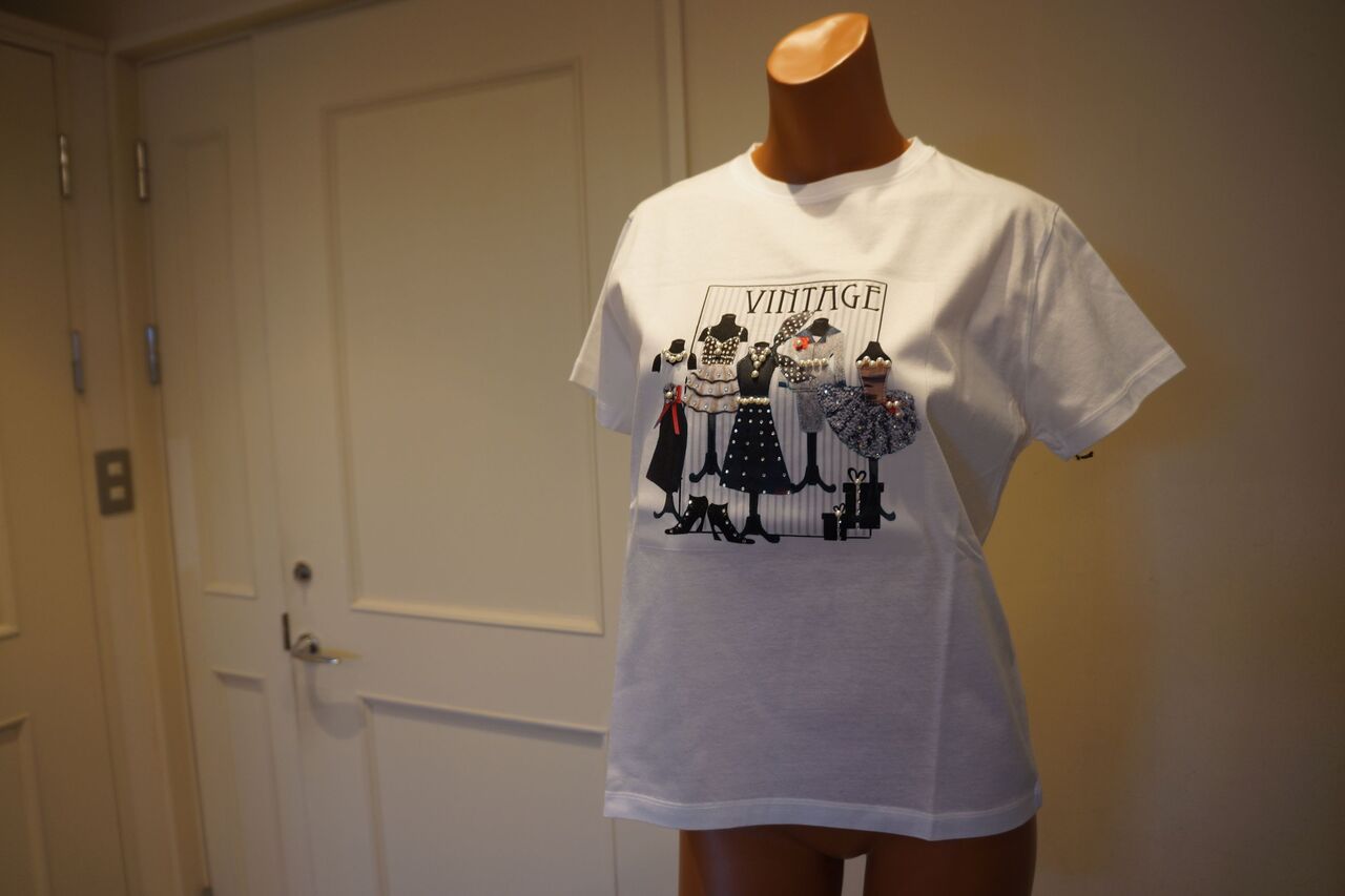 DUAL VIEW（デュアルヴュー）トルソーモチーフビジューカットソー