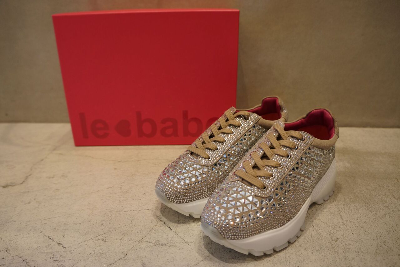 le babe（レバーベ）ビジューダッドスニーカー : mode shop sugino 