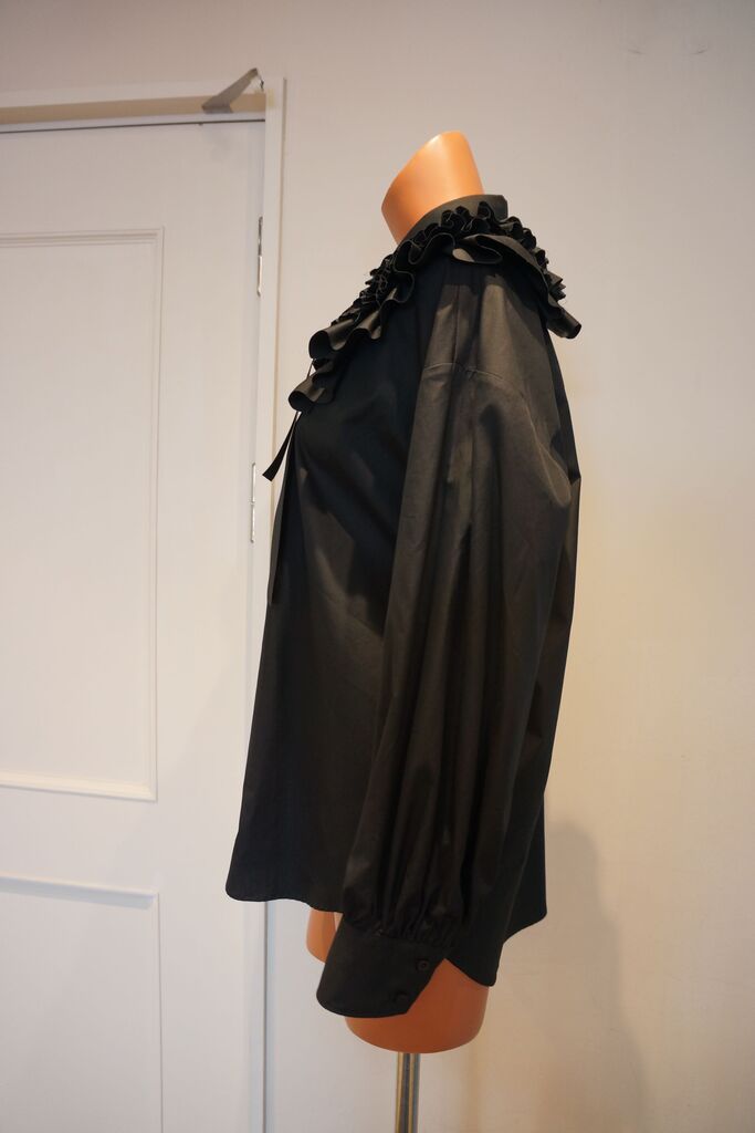 新品タグ付きMSGM フリルディテール ポプリンシャツ36 MSGM（エムエスジーエム）の「フリルディテール ポプリンシャツ