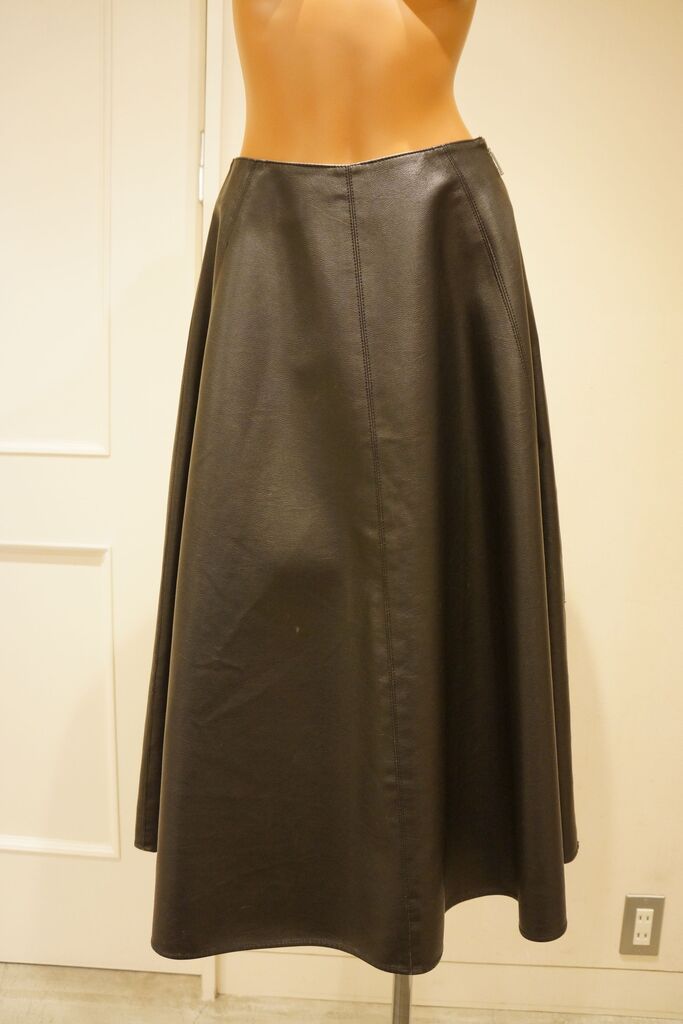 MSGM（エムエスジーエム）フェイクレザーフレアスカート : mode shop  