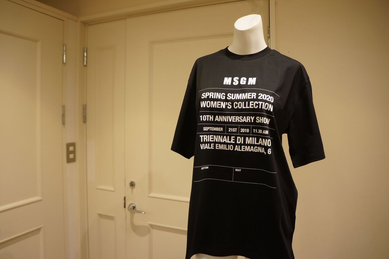 ☆MSGM ムエスジイエム Tシャツ☆ MSGM / エムエスジーエム / NEWブラッシュストロークロゴTシャツ
