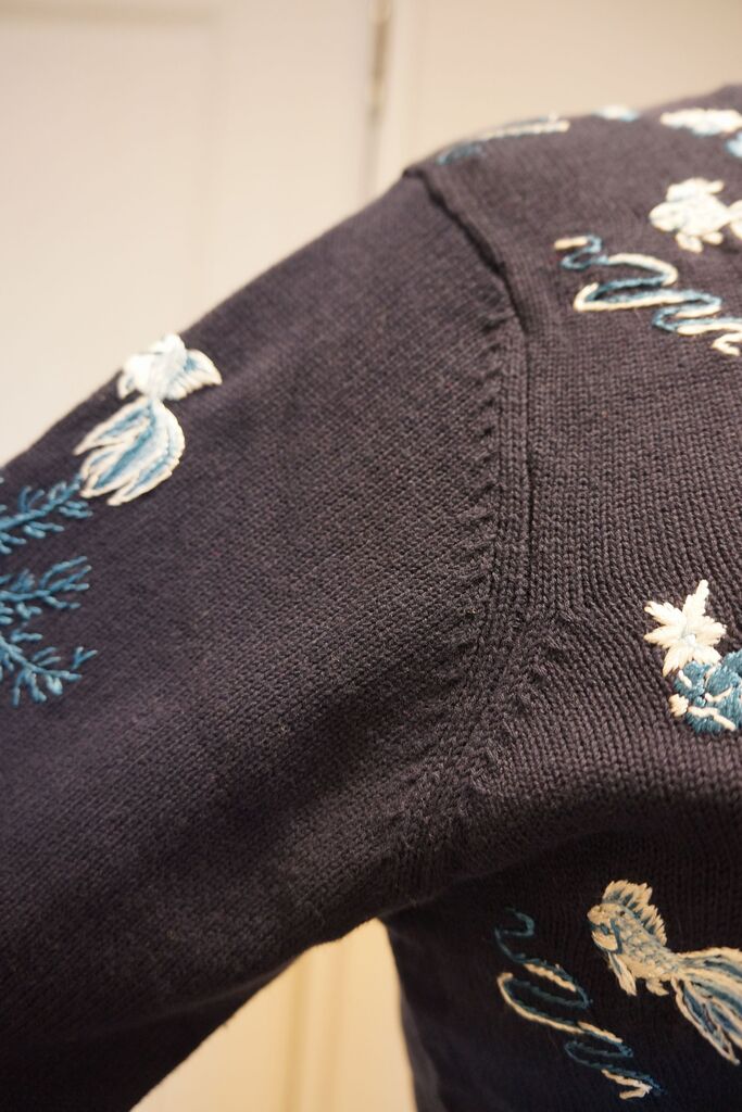 KEITA MARUYAMA(ケイタマルヤマ)金魚刺繍ニットカーディガン KEITA MARUYAMA(ケイタマルヤマ)金魚刺繍ニットカーディガン