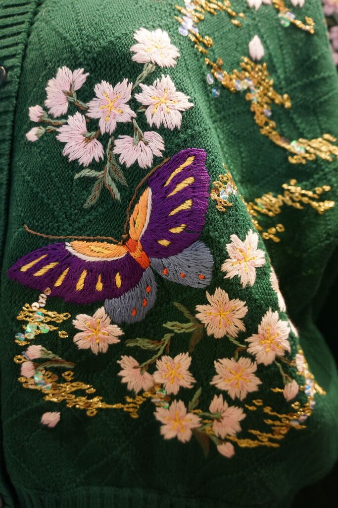 ケイタマルヤマ トップス　ジャケット（1）刺繍　蝶々　スウェット　リボン　秋　春