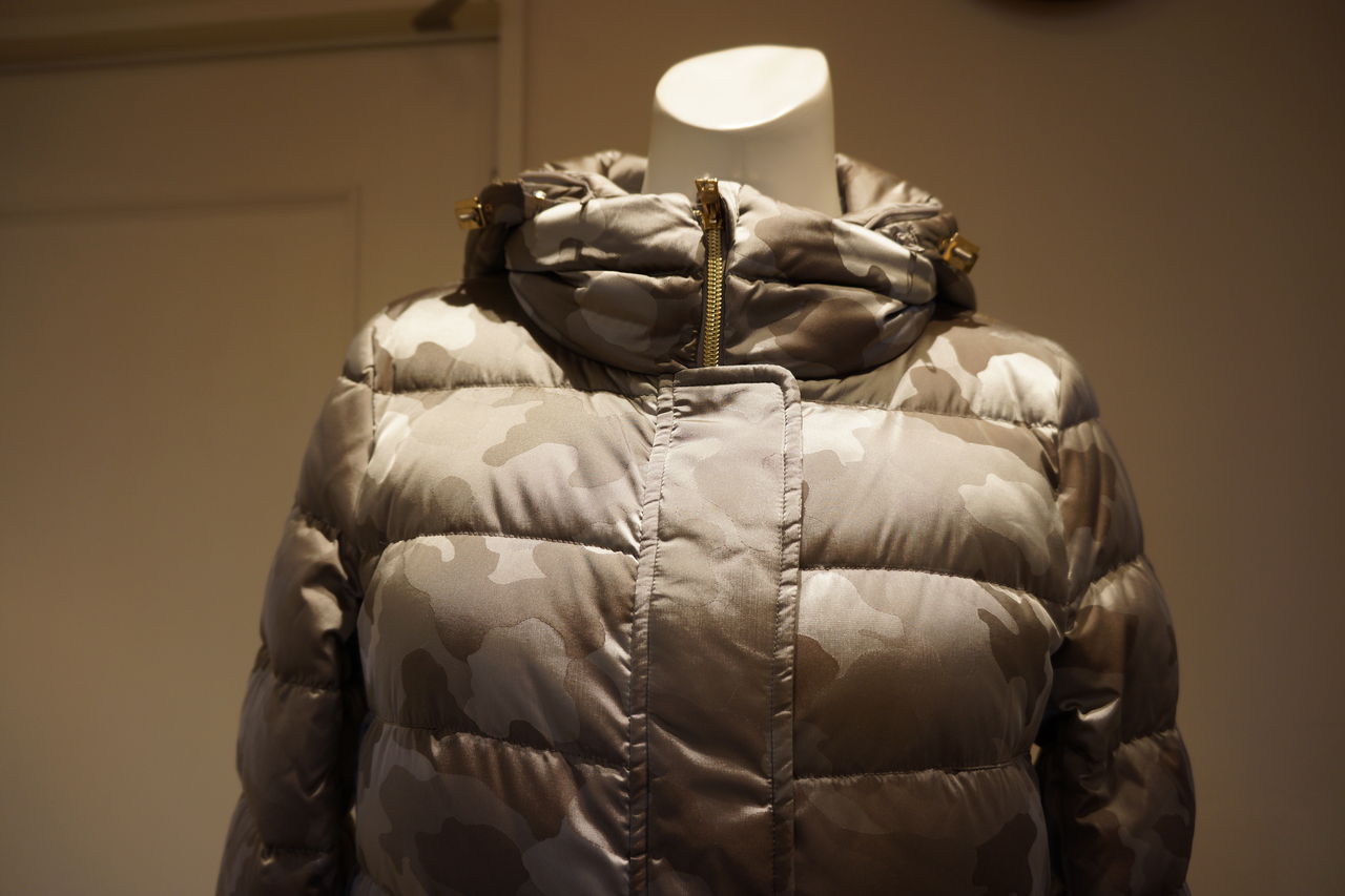 eri⭐︎ Herno カモフラージュ フード付きダウンコート　42 迷彩 Herno カモフラージュ 迷彩 フード付ダウンコート 42