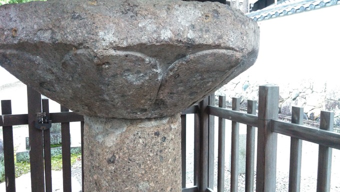 当麻寺石灯篭　受