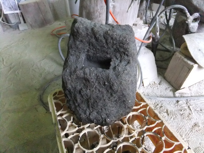 琴柱灯篭の沓石加工完成