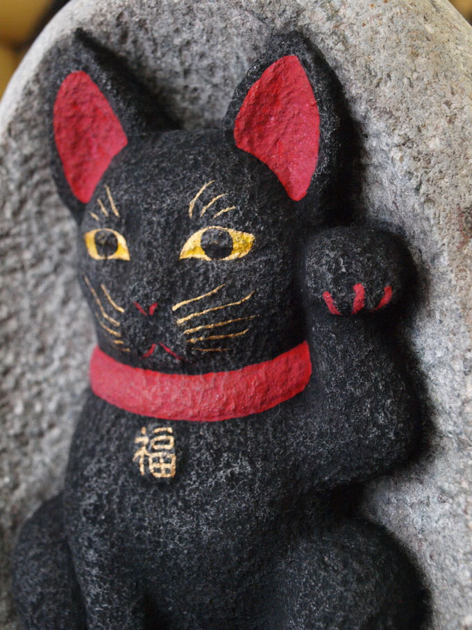 石の招き猫（黒）｜野村証券岡崎支店50周年記念