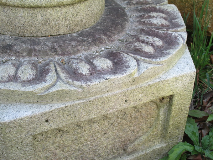 灯篭の違い　地輪　量産品