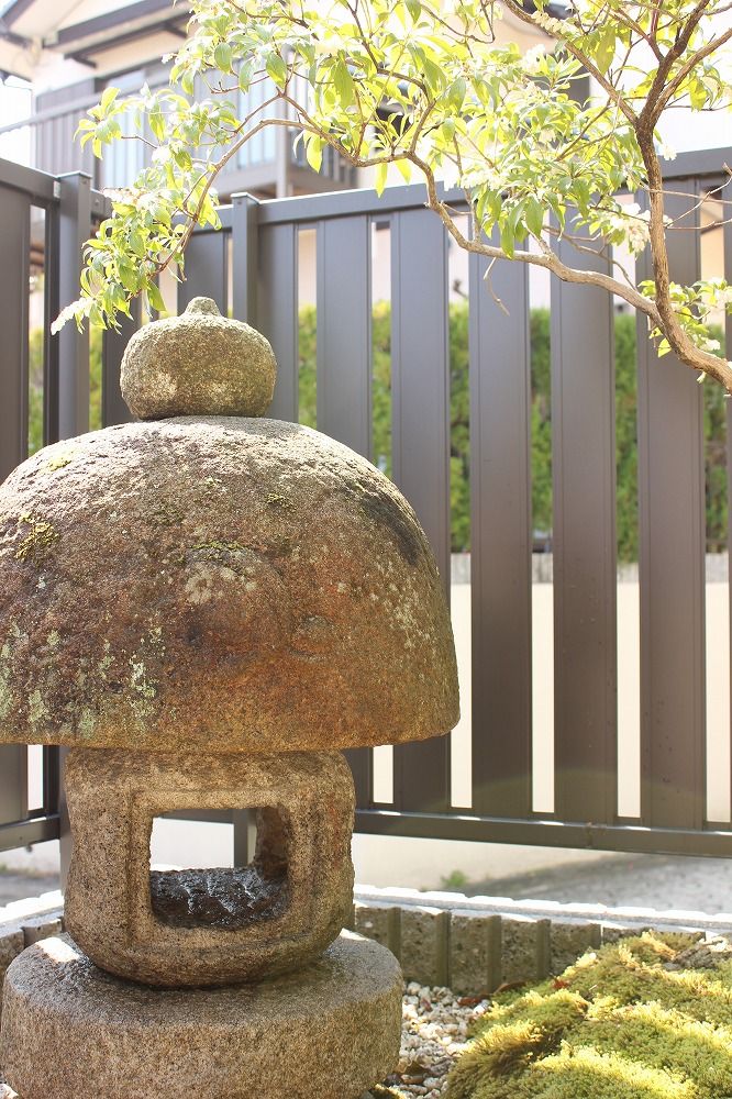 かわいい灯篭　桃山