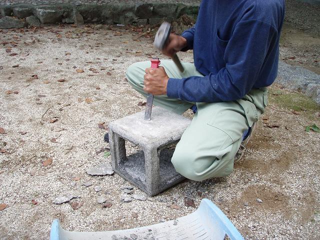 燈籠傾き直し｜神社石灯籠 セメント掃除