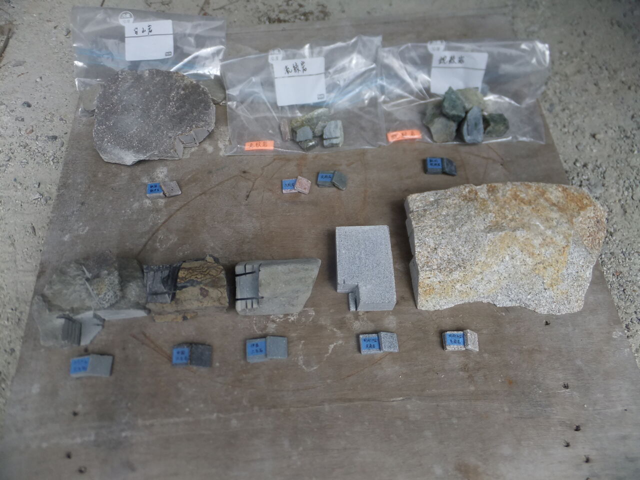 石の自由研究用 石の加工 石灯篭 とうろう 庭園造園 神社寺院用石製品 墓石の老舗石屋 杉田石材店