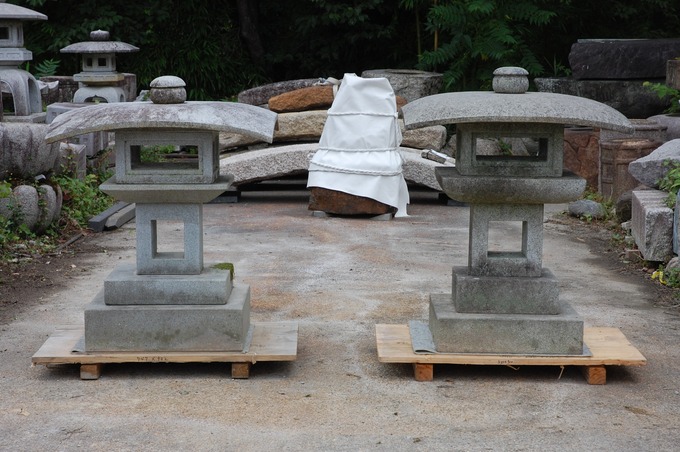 勧修寺灯篭の比較(韓国製と国産)