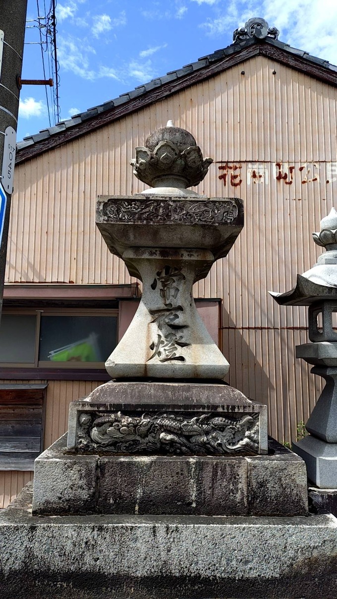 花崗町公民館常夜灯 (1)正面