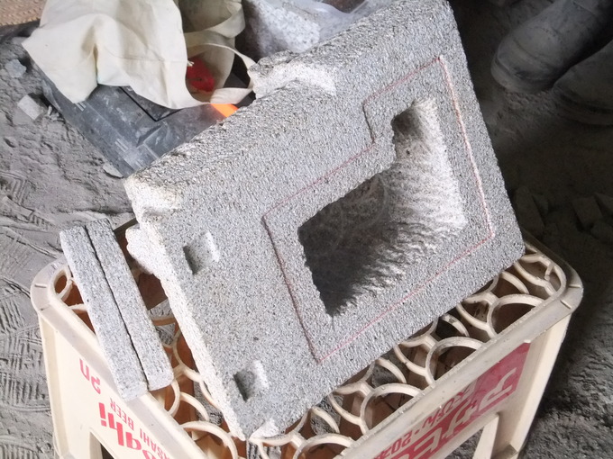 草屋型（茅葺屋根水車小屋）　置灯篭製作過程