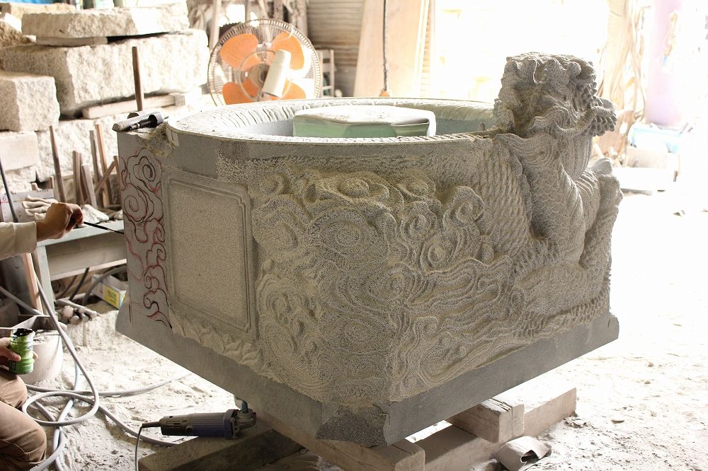 龍の石像｜龍が彫刻された水鉢の製作6 装飾 : 岡崎市 老舗石屋㈱杉田