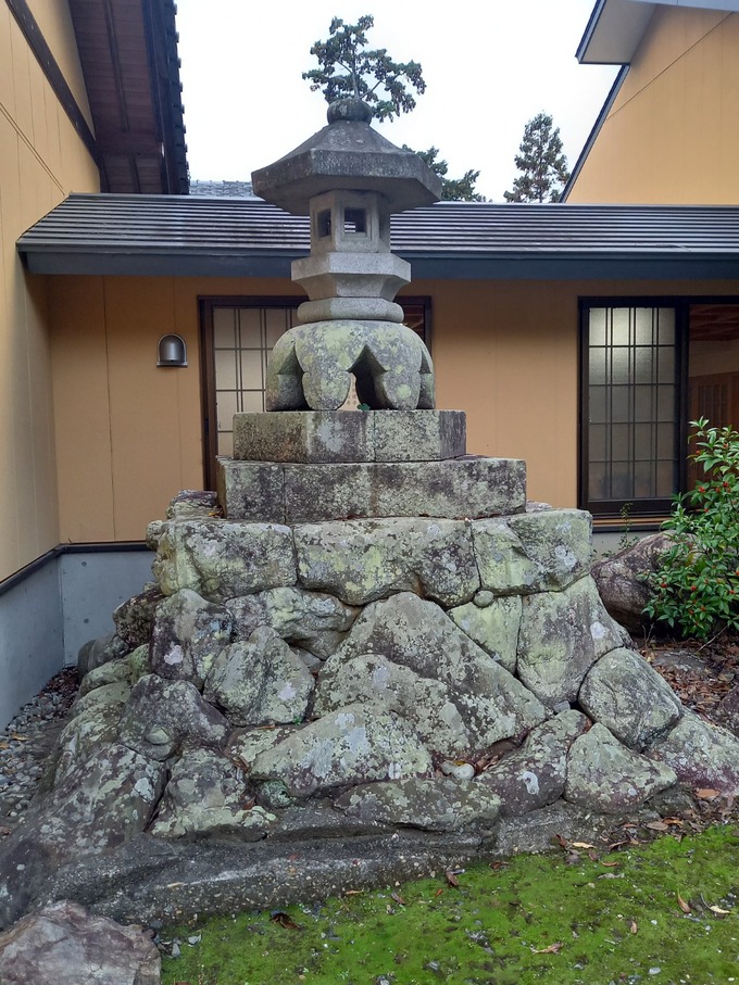 日の出石｜鹿の砥鹿神社（愛知県豊川市） (1)