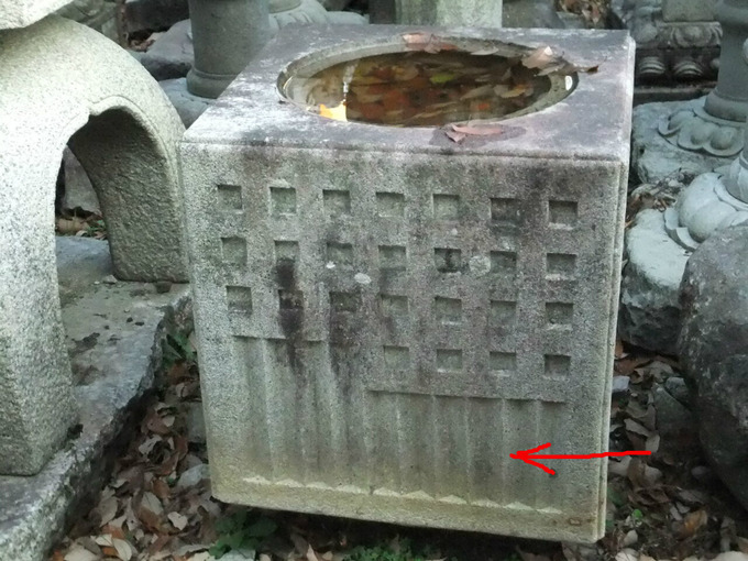 銀閣寺水鉢の彫刻ライン