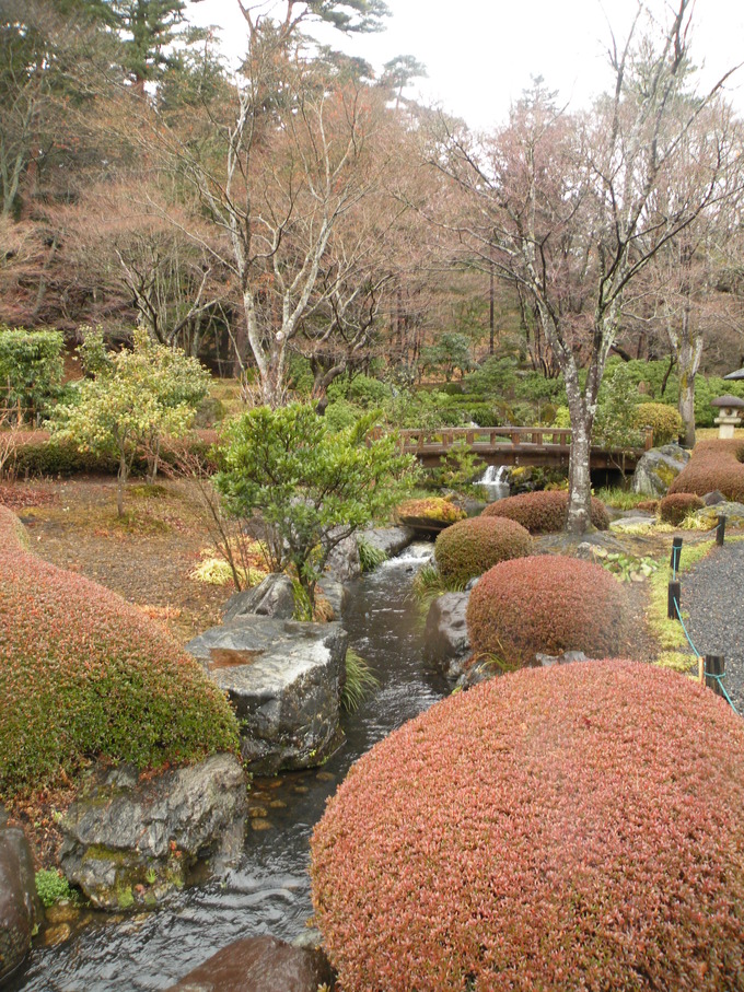 翠楽苑日本庭園石灯篭｜福島県白河市滝見灯篭