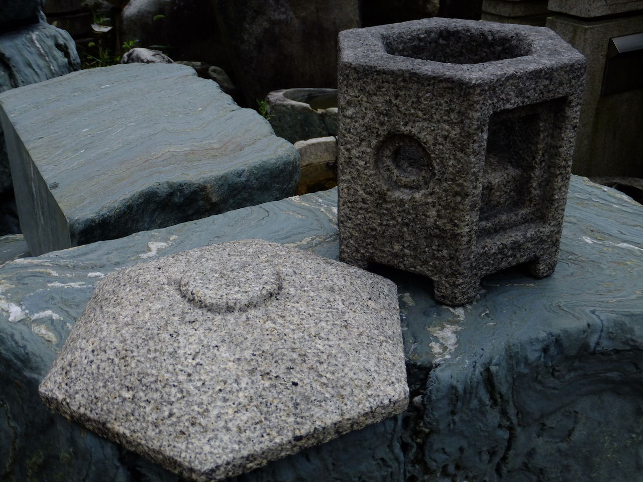 玄関や坪庭を和風にしたい かわいい小さな置き型石灯篭 寸松庵 玄関や坪庭を和風にしたい かわいい小さな置き型石灯篭 寸松庵