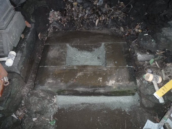 祠設置工事 (11)稲荷神社据え直し