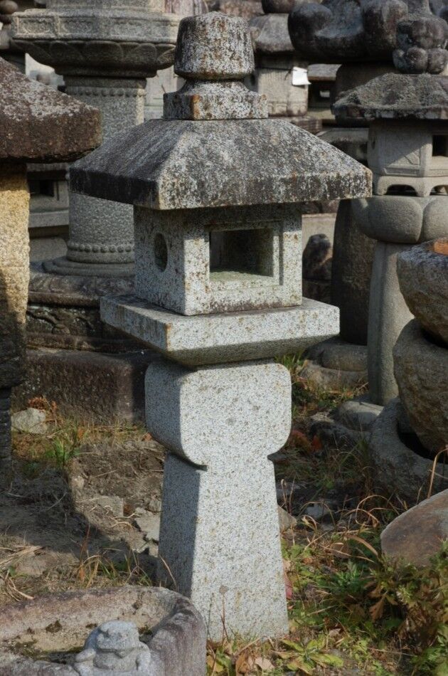 甲州鞍馬の織部燈籠