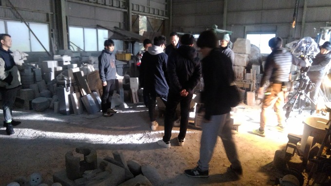「HEBEL HAUS」石に直線を彫るCM撮影風景