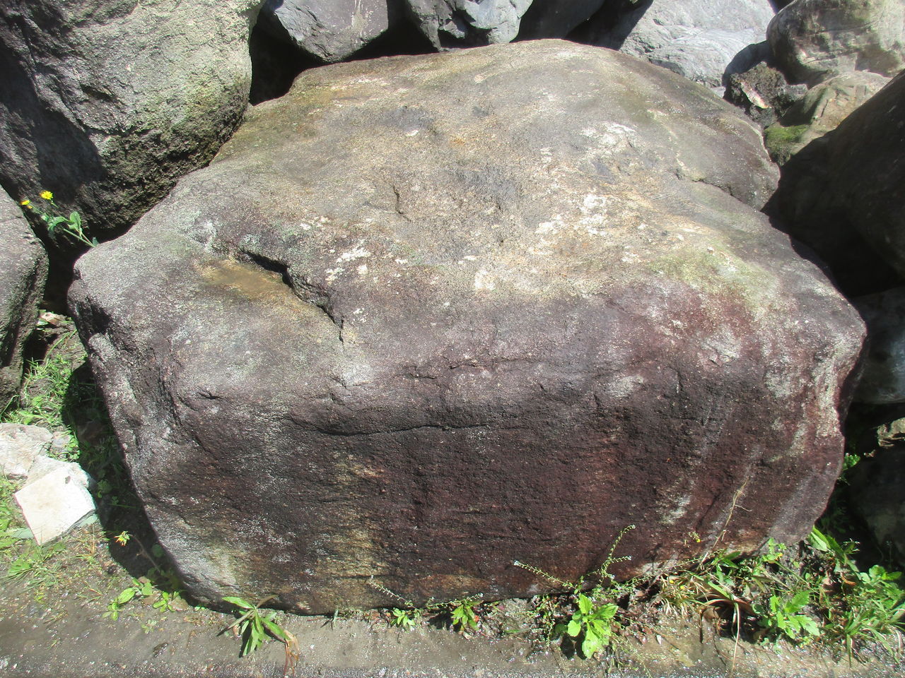 神社の石碑ができるまで 沓石 土台石 加工 石灯篭 とうろう 庭園造園 神社寺院用石製品 墓石の老舗石屋 杉田石材店 神社の石碑ができるまで 沓石 土台石 加工 石灯篭 とうろう 庭園造園 神社寺院用石製品 墓石の老舗石屋 杉田石材店