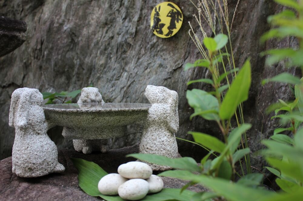 【天然自然石・庭石・月とうさぎ柄オブジェ・飾り石・灯篭】お月見十五夜三日月兎彫刻 天然自然石・庭石・月とうさぎ柄オブジェ・飾り石・灯篭】お月見十五夜