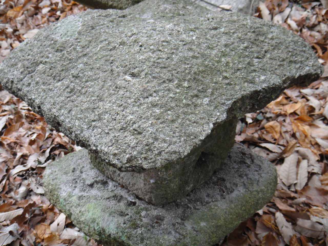 この灯篭を選んだ理由】古びたお庭に合う風合いと味わいのある形