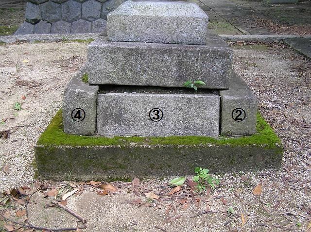 燈籠傾き直し｜神社石灯籠 台石の隙間