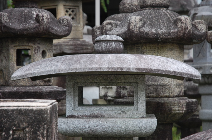 勧修寺灯篭|杉田石材店